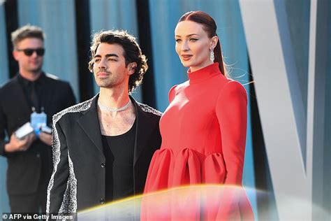 sophie turner leaked photos|Joe Jonas allegedly caught Sophie Turner in compromising Ring。